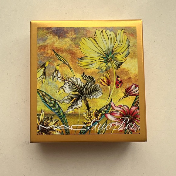 Mac Cosmetics Guo Pei Blush - Lotus Blossom Powder Blush Limited Edition - Picture 2 of 4